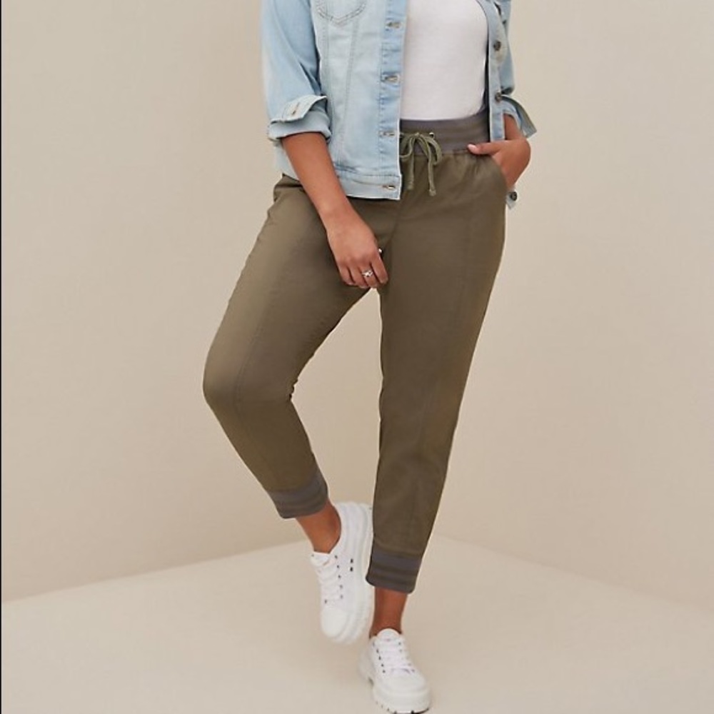 CLASSIC FIT JOGGER STRETCH POPLIN MID-RISE PANT